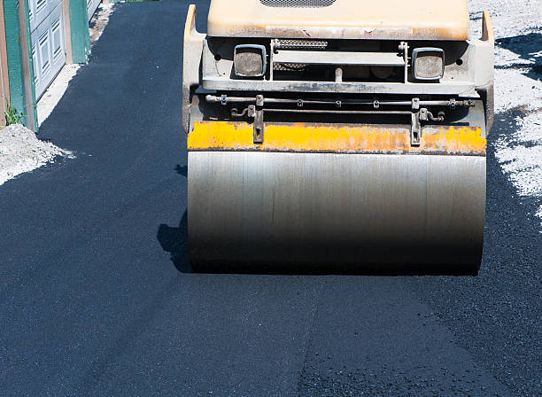 Best Asphalt Driveway Installation  in Bedford, TX